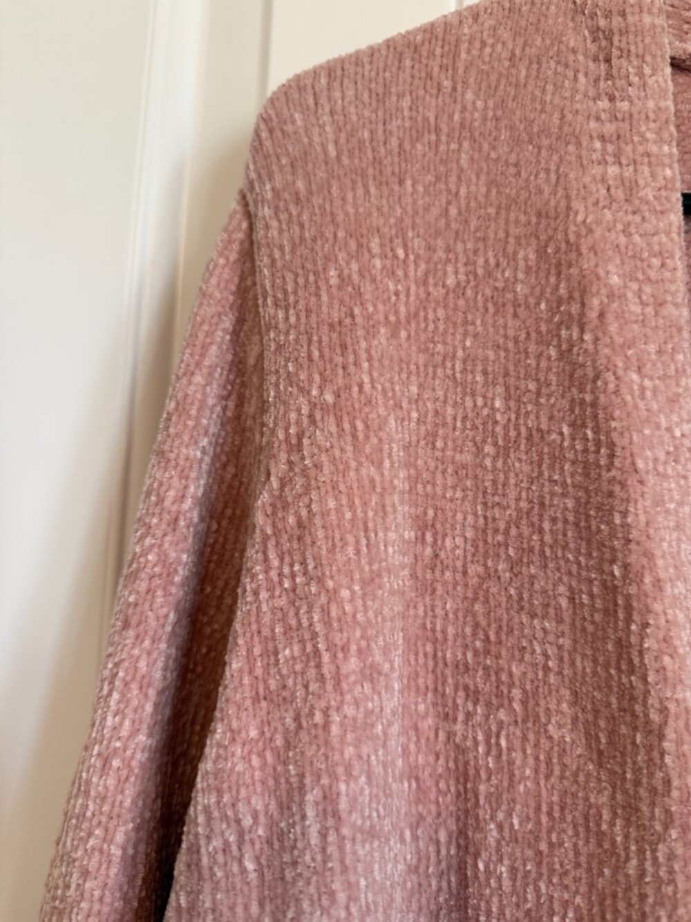 Soft pink chenille open-front cardigan featuring a relaxed fit - Picture 2 of 6
